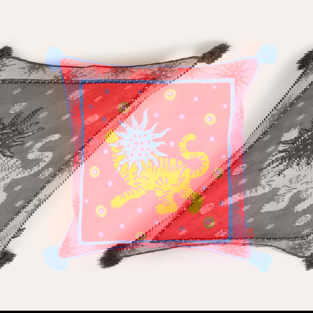 Ghunı Dijital Baskılı Nakışlı Pamuk Dolgulu Kırlent 50x50 Cm Kırmızı